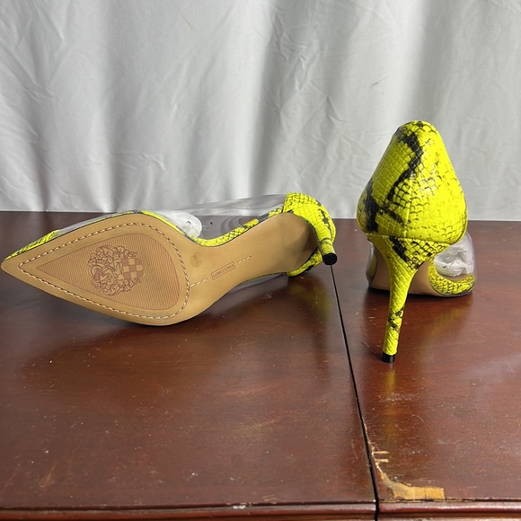 7.5 neon yellow heels ( python print) - Picture 2 of 3